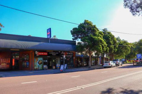 Lakefront Simplicity - Australian Directory 2