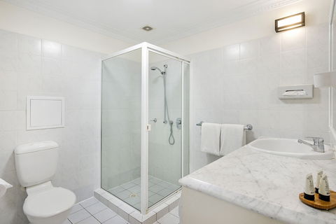 ULTIQA Rothbury Hotel - Australian Directory 3