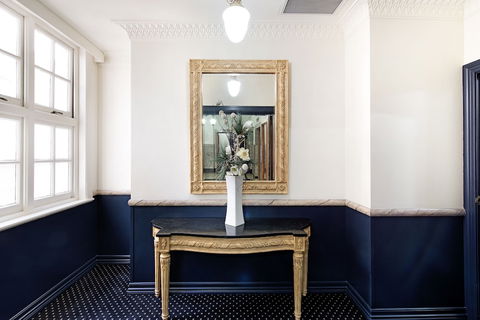 ULTIQA Rothbury Hotel - Australian Directory 1