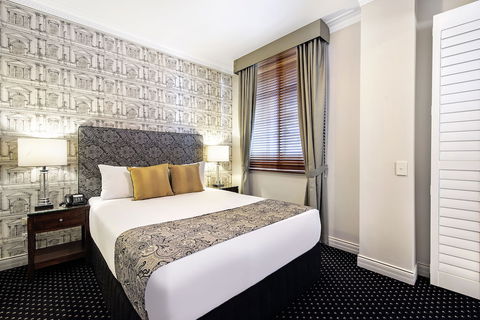 ULTIQA Rothbury Hotel - Australian Directory 6