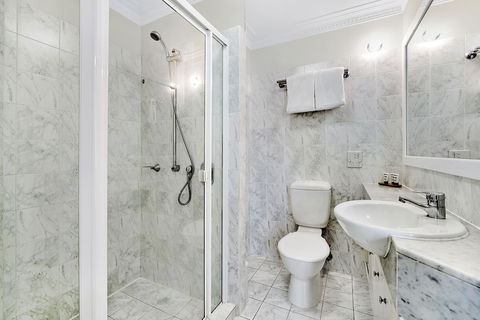ULTIQA Rothbury Hotel - Australian Directory 4