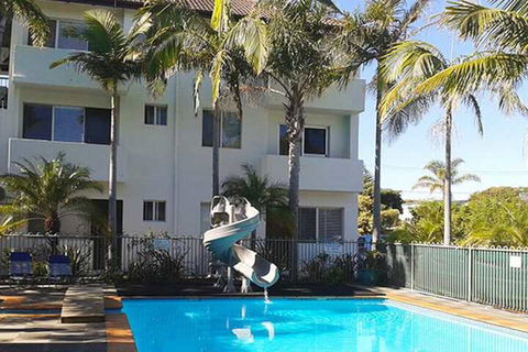 Ocean Side Hawks Nest - Australian Directory 2