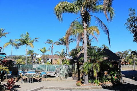 Ocean Side Hawks Nest - Australian Directory 5