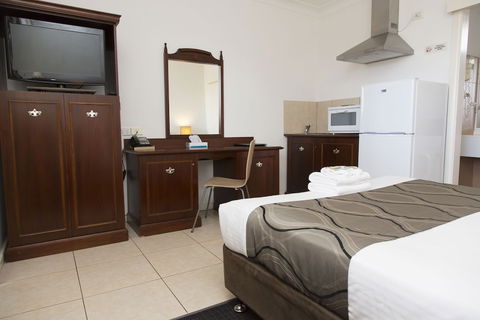 A-line Motel - Australian Directory 4