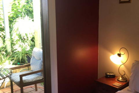 Swan Inn Bed & Breakfast - Australian Directory 7
