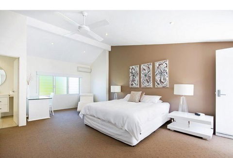 Villa Bianco - Australian Directory 6