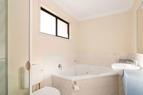 Econo Lodge Waterford - Australian Directory 1
