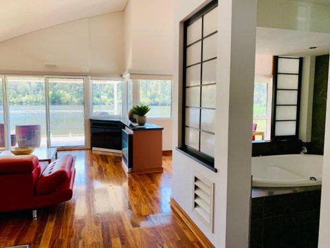 Silkwood Chalets - Australian Directory 3