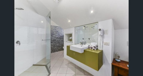 Merlot Verdelho Townhouses - Australian Directory 1