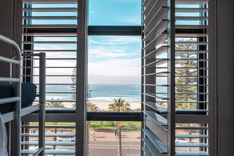 Wake Up! Bondi Beach - Australian Directory 4