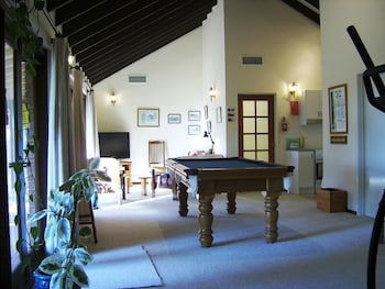 Eleebana Guest House - Australian Directory 2
