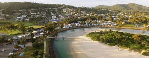 Sun Worship Crescent Head - Australian Directory 2