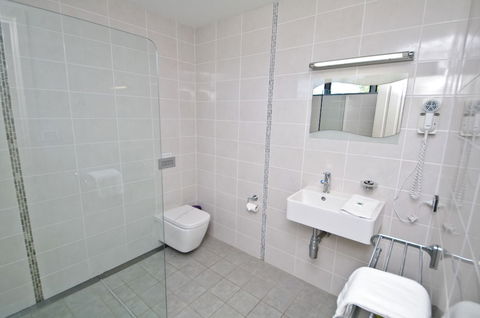 Sun Worship Crescent Head - Australian Directory 4