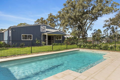 Emmas Cottage Vineyard - Australian Directory 3