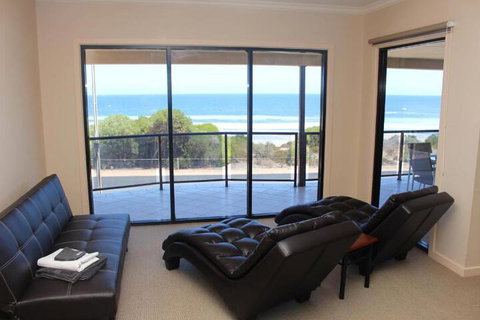 The Lighthouse Beachfront Accommodation - Australian Directory 2