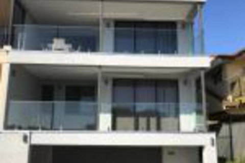 The Lighthouse Beachfront Accommodation - Australian Directory 0