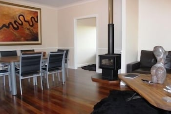 Flame Hill Vineyard - Australian Directory 1