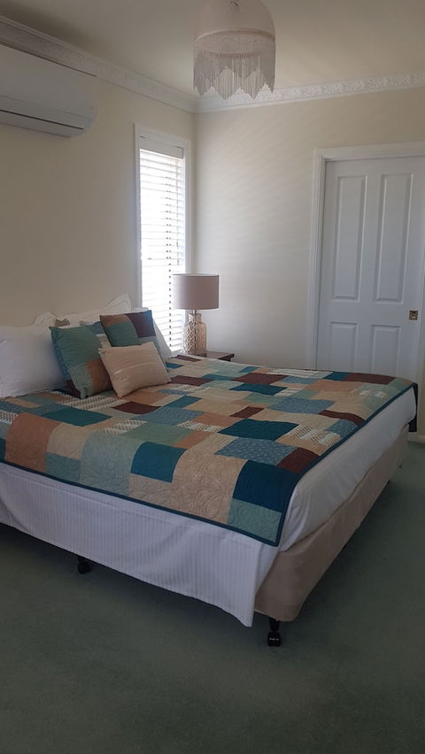 Grovely House Bed & Breakfast - Australian Directory 6