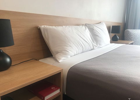 Voyager Motel - Australian Directory 3