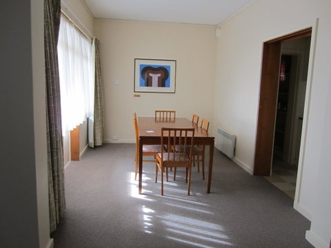 University House - ANU - Australian Directory 37