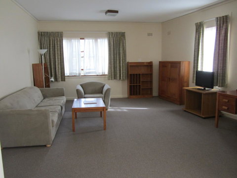 University House - ANU - Australian Directory 39