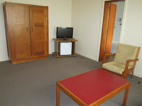 University House - ANU - Australian Directory 41