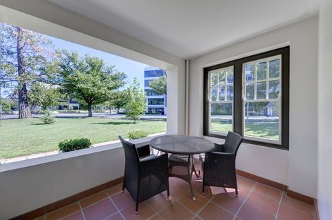 Hotel Kurrajong Canberra - Australian Directory 10