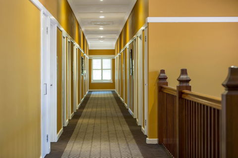Hotel Kurrajong Canberra - Australian Directory 16