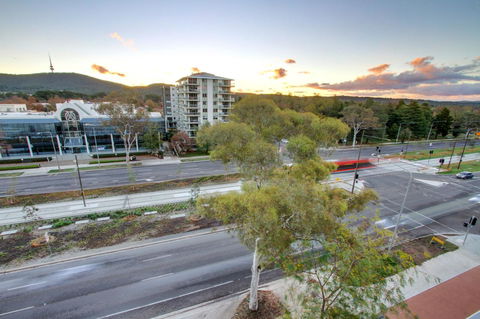 IQ Smart Apartments 704 Braddon ACT - Australian Directory 6