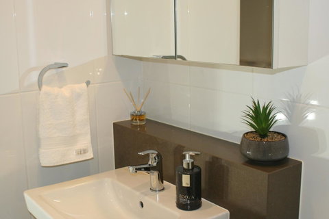 Modern Executive Apt@Barton*1BR*WiFi*Gym*Secure Parking*Canberra - Australian Directory 3