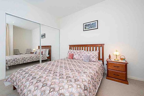 Spacious 1BR Stylish New Acton Apartment +Parking - Australian Directory 21