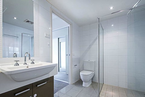 Spacious 1BR Stylish New Acton Apartment +Parking - Australian Directory 9