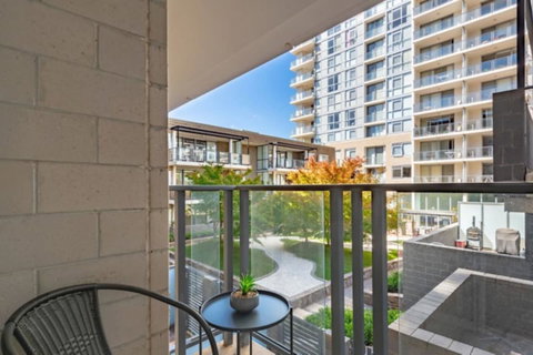 Spacious 1BR Stylish New Acton Apartment +Parking - Australian Directory 23