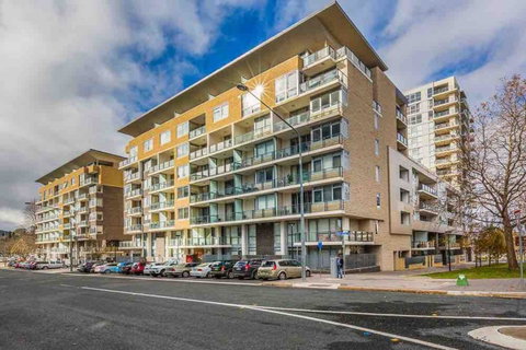 Spacious 1BR Stylish New Acton Apartment +Parking - Australian Directory 13