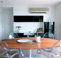 Staying Places - The Avenue - Australian Directory