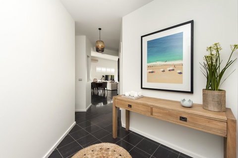 Mollymook Beachfront Penthouse 9 - Australian Directory 7