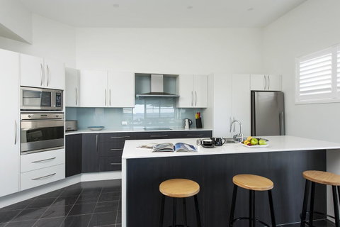 Mollymook Beachfront Penthouse 9 - Australian Directory 4