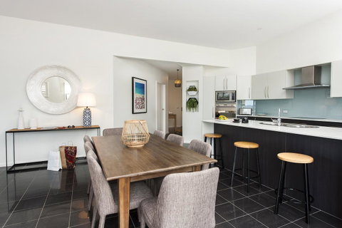 Mollymook Beachfront Penthouse 9 - Australian Directory 5
