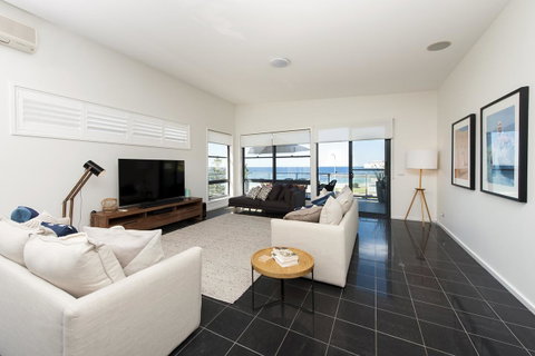 Mollymook Beachfront Penthouse 9 - Australian Directory 1