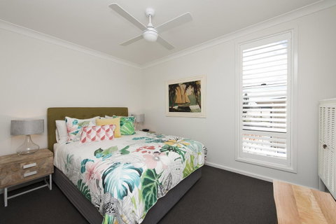 Mollymook Beachfront Penthouse 9 - Australian Directory 2