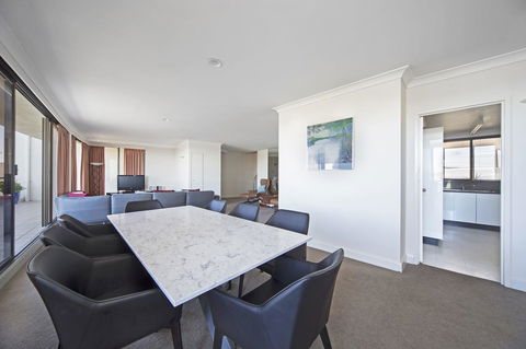 BreakFree Capital Tower Apartments - Australian Directory 32