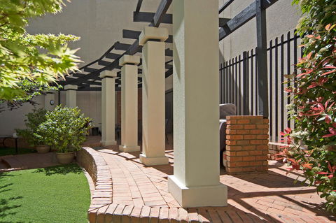 BreakFree Capital Tower Apartments - Australian Directory 9