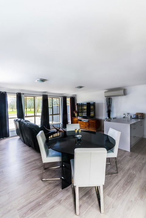 Lure Bed And Breakfast - Australian Directory 1