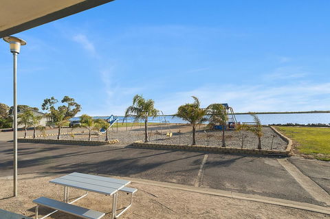 Port Broughton Tourist Park - Australian Directory 38