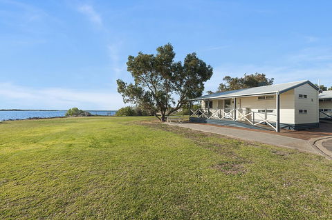Port Broughton Tourist Park - Australian Directory 32
