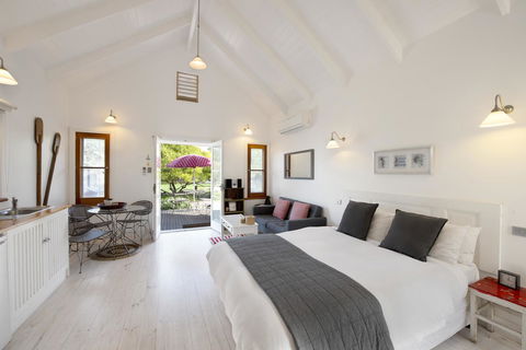 Beach Huts Middleton - Australian Directory 31