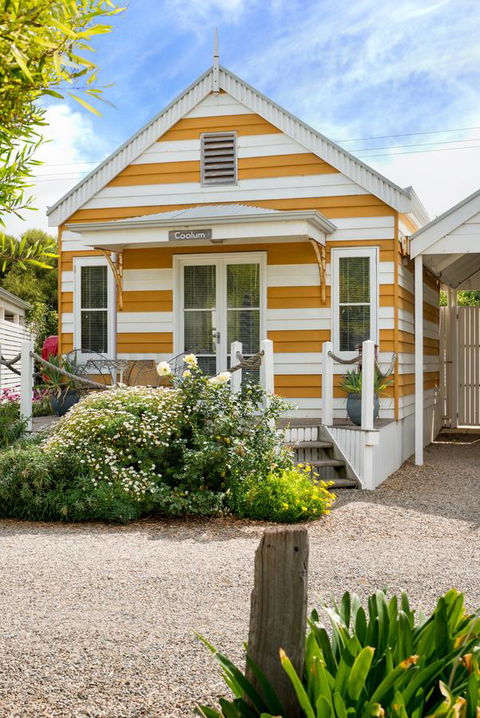 Beach Huts Middleton - Australian Directory 25