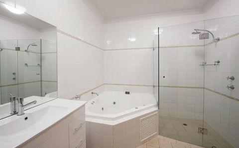 McCracken Country Club - Australian Directory 26