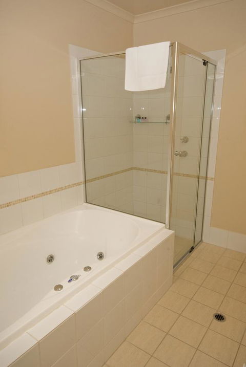 McCracken Country Club - Australian Directory 15