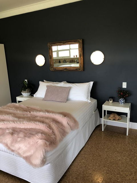 The Lake House Retreat - Australian Directory 3